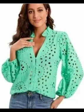 Amisu Vibrant Green Eyelet Button-Front Blouse